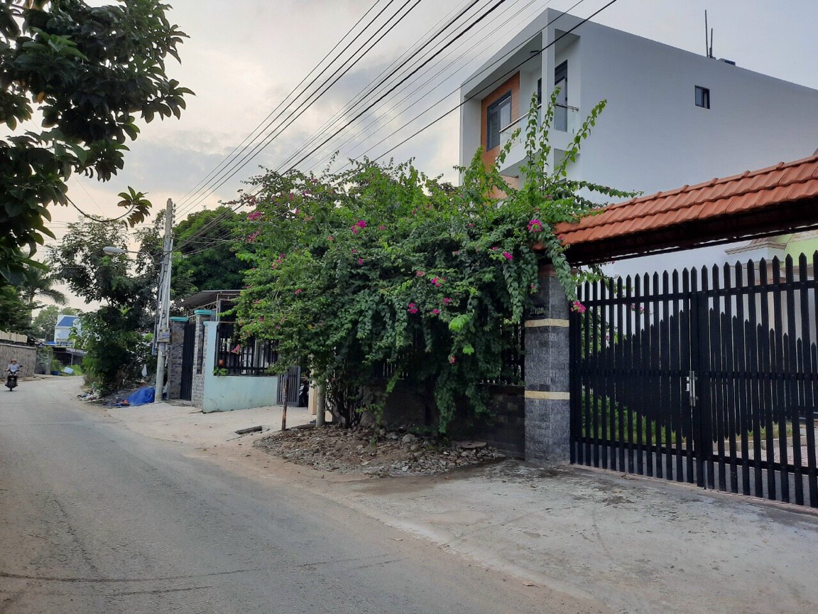 Bán nhà mặt tiền hẽm 211 huỳnh văn lũy khu phố 7 phú lợi thành phố thủ dầu một bình dương