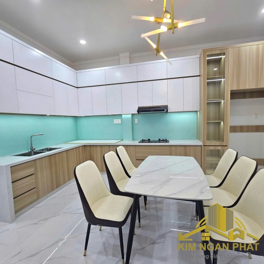 Bán nhà 3 tầng mặt tiền đường ĐX082 Định Hòa: Vị trí kinh doanh đẹp, tặng full nội thất