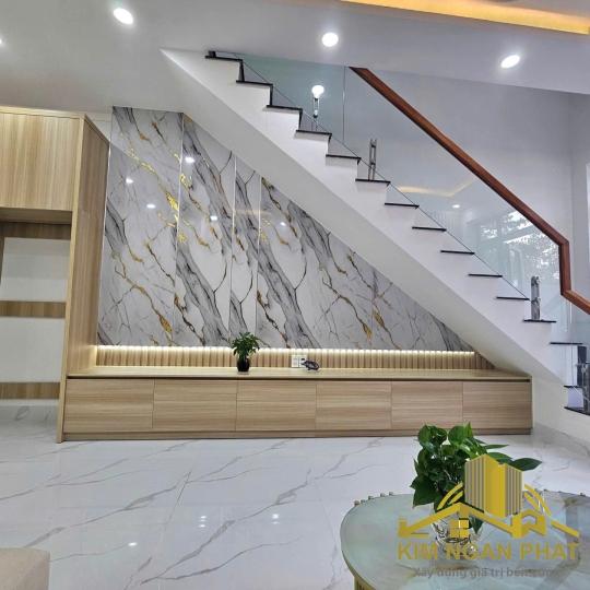 Bán nhà 3 tầng mặt tiền đường ĐX082 Định Hòa: Vị trí kinh doanh đẹp, tặng full nội thất