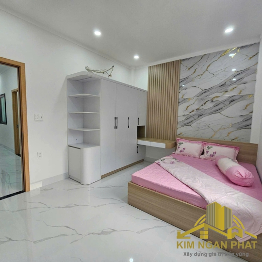 Bán nhà 3 tầng mặt tiền đường ĐX082 Định Hòa: Vị trí kinh doanh đẹp, tặng full nội thất