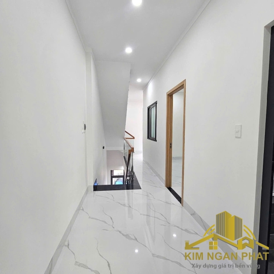 Bán nhà 3 tầng mặt tiền đường ĐX082 Định Hòa: Vị trí kinh doanh đẹp, tặng full nội thất